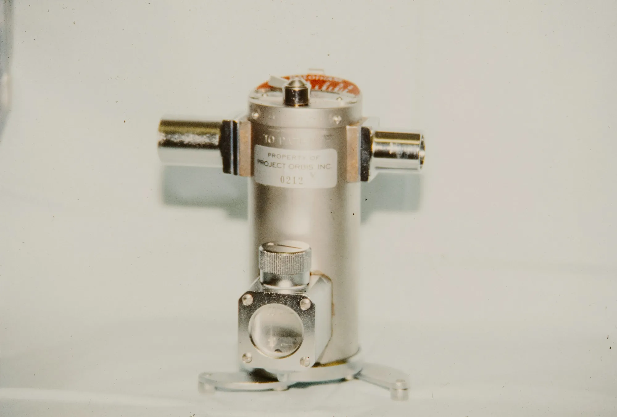 Stainless steel filter housing with inlet and outlet connectors